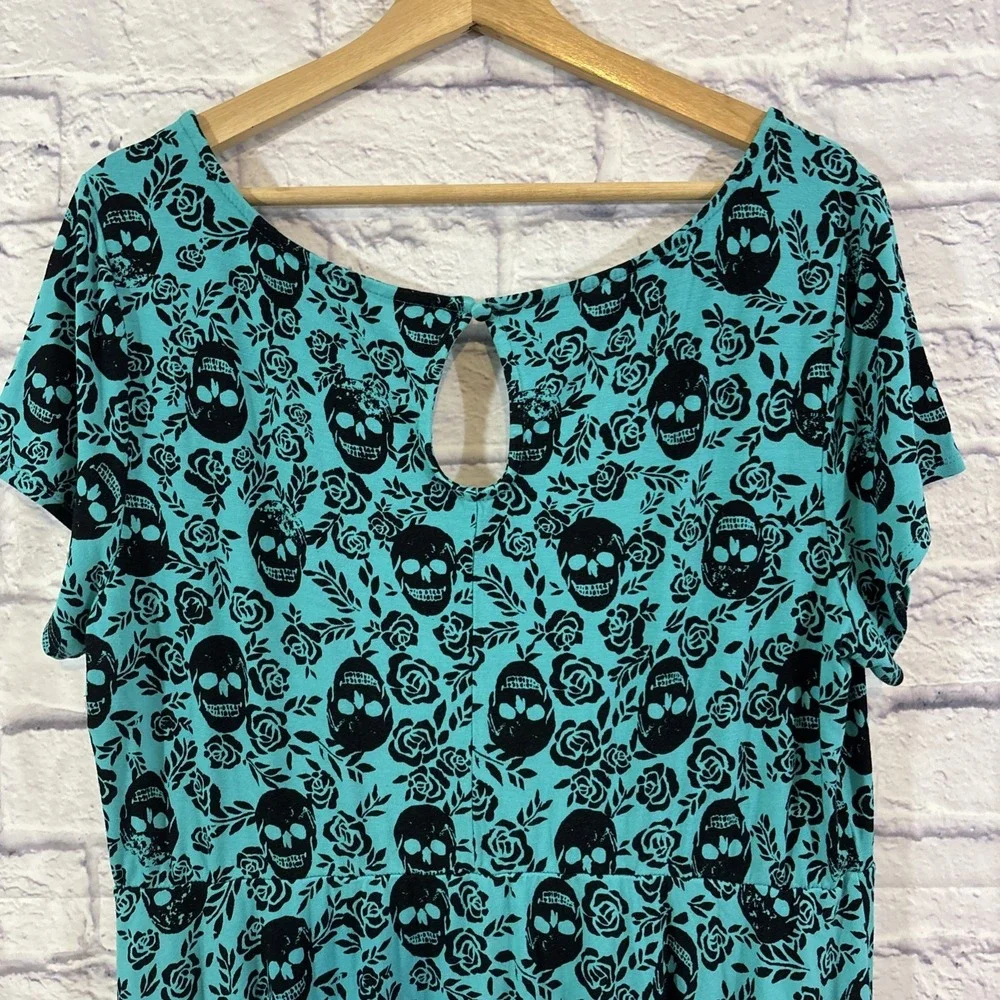 Torrid Size 2 Dress Skulls Roses Turquoise Black Keyhole Back Flowy Stretch Goth - Picture 7 of 7